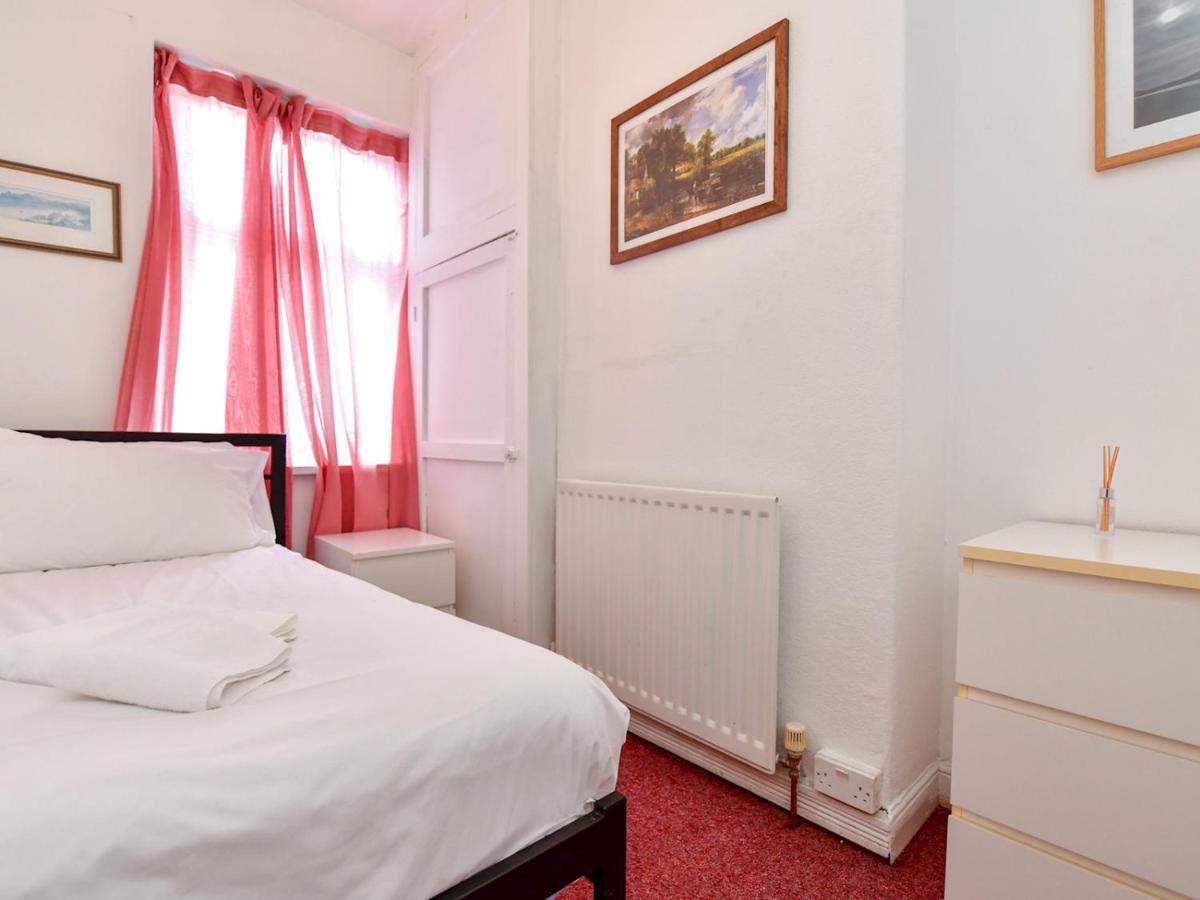 Pass The Keys Perfectly Located 3 Bed Close To The Holiday home *