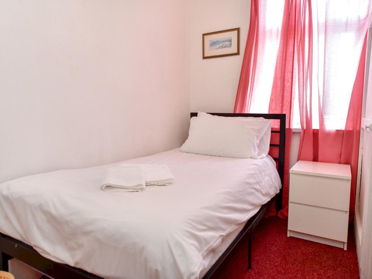 Pass The Keys Perfectly Located 3 Bed Close To The Holiday home Cardiff