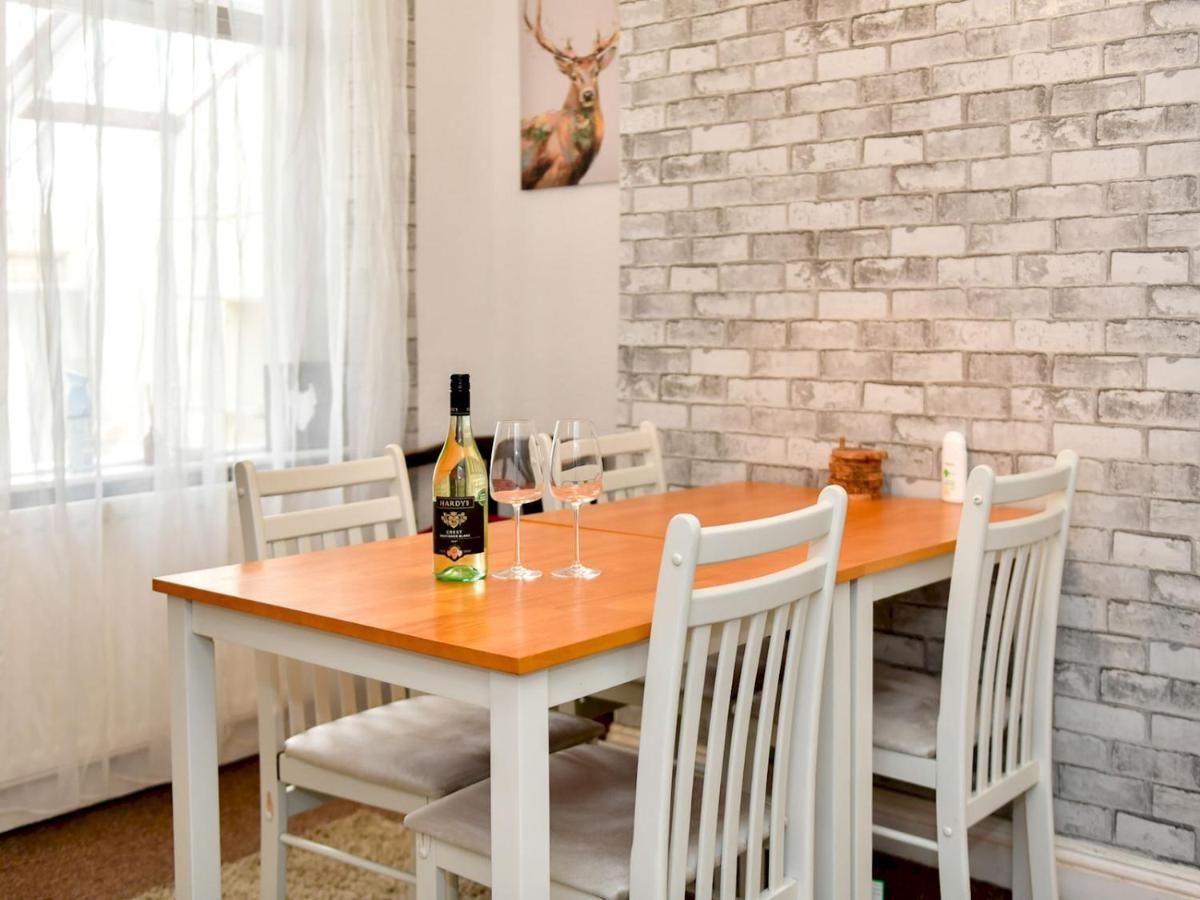 Pass The Keys Perfectly Located 3 Bed Close To The Holiday home *